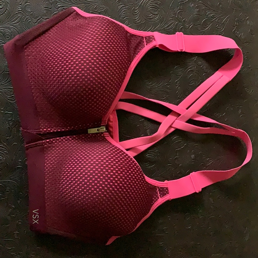Victoria Secret sports bra. 34b
